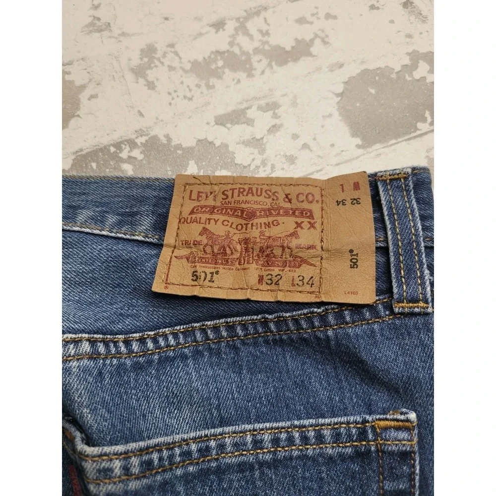 Levis 501 Jeans Mens 32x34 Blue Denim Straight Leg Button Fly Medium‎ Wash
